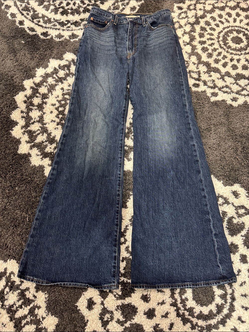 Women’s Levi’s ribcage bell Jeans romantic story dark wash 29 x 34